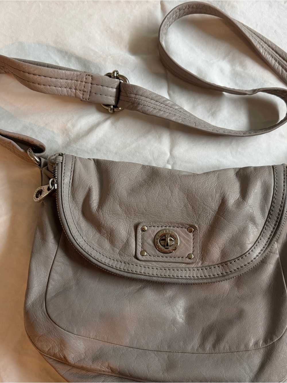 Marc Jacobs Light Gray Leather Crossbody Adjustable Shoulder Bag